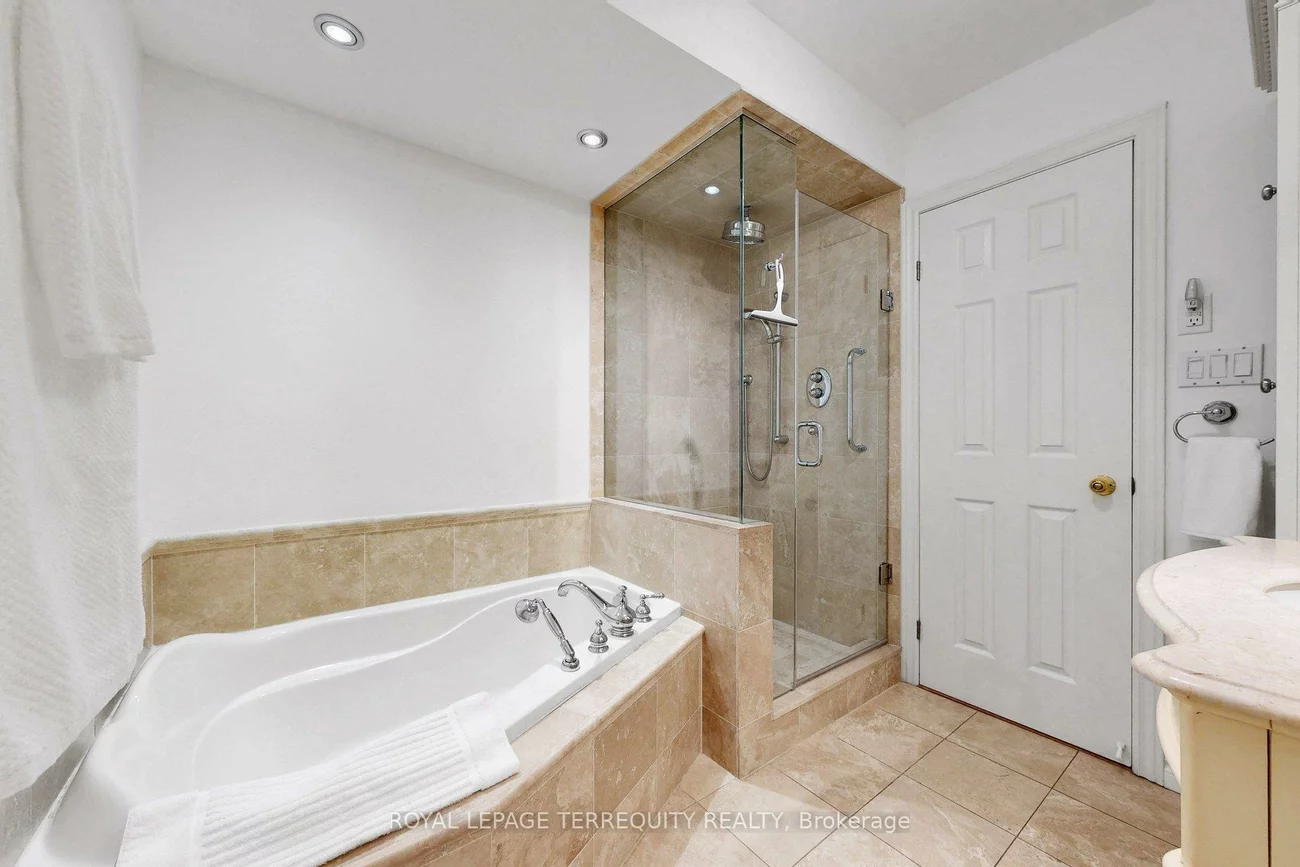 3076, Lakeshore, 1001 - BR Bronte, Oakville
