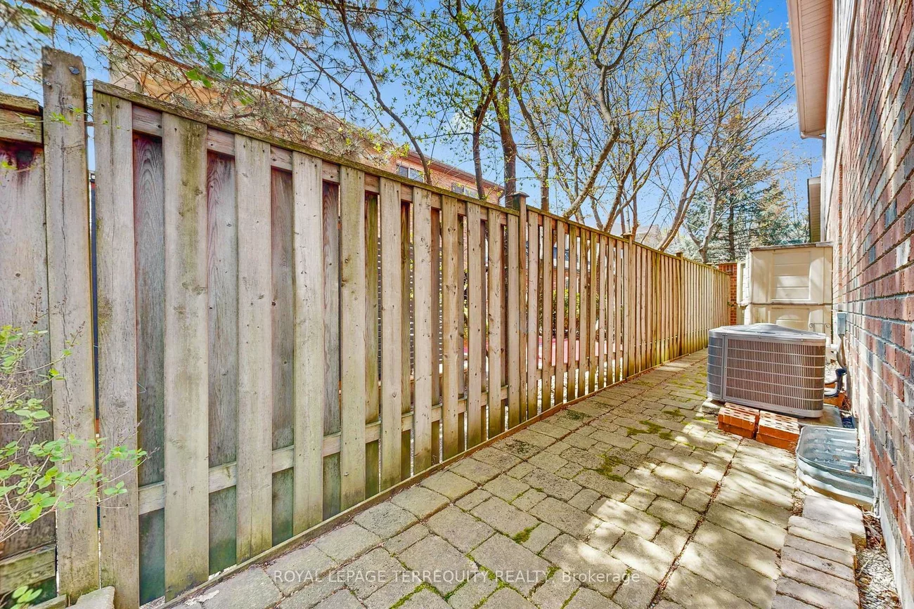 3076, Lakeshore, 1001 - BR Bronte, Oakville