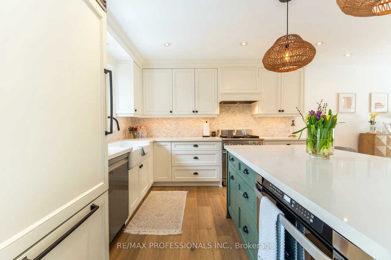 1326, Stanbury, 1020 - WO West, Oakville