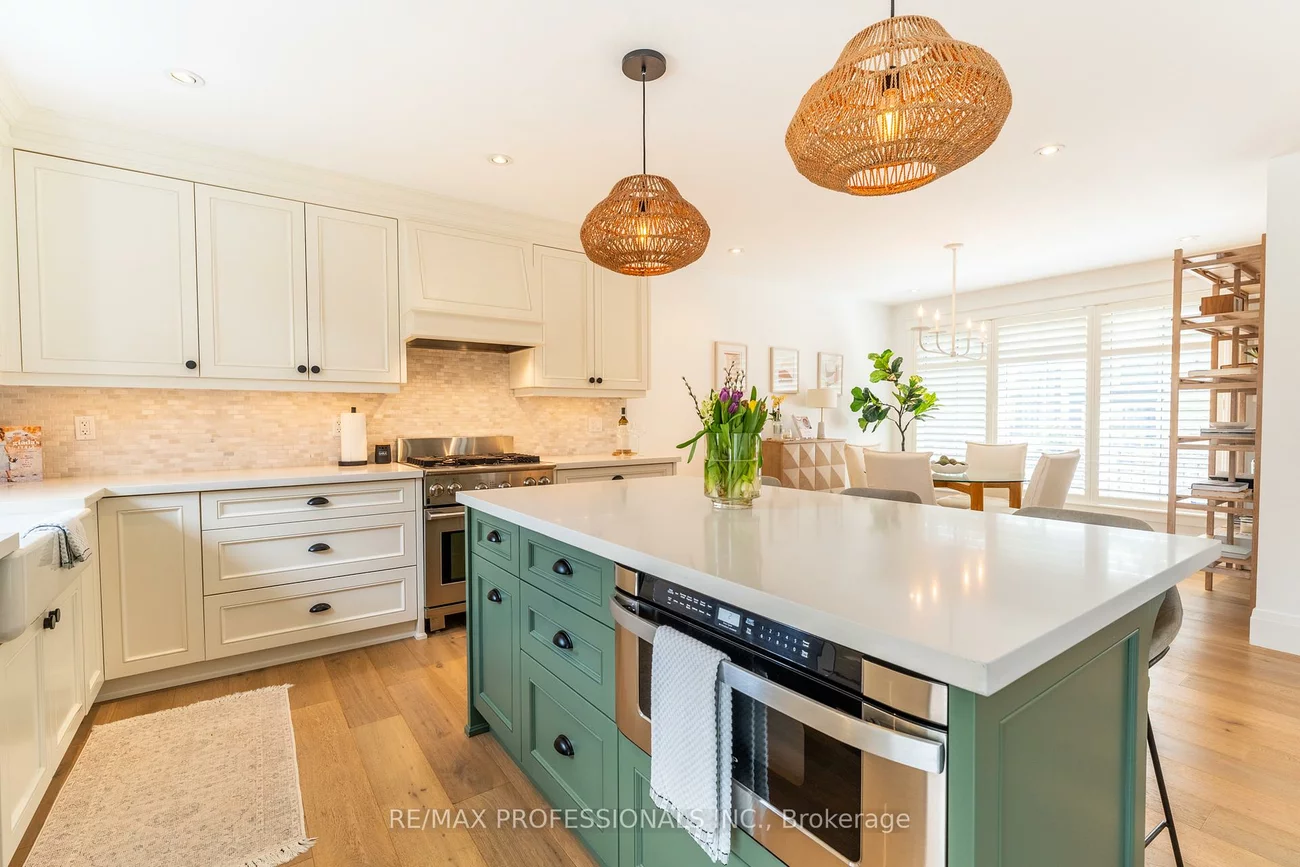 1326, Stanbury, 1020 - WO West, Oakville