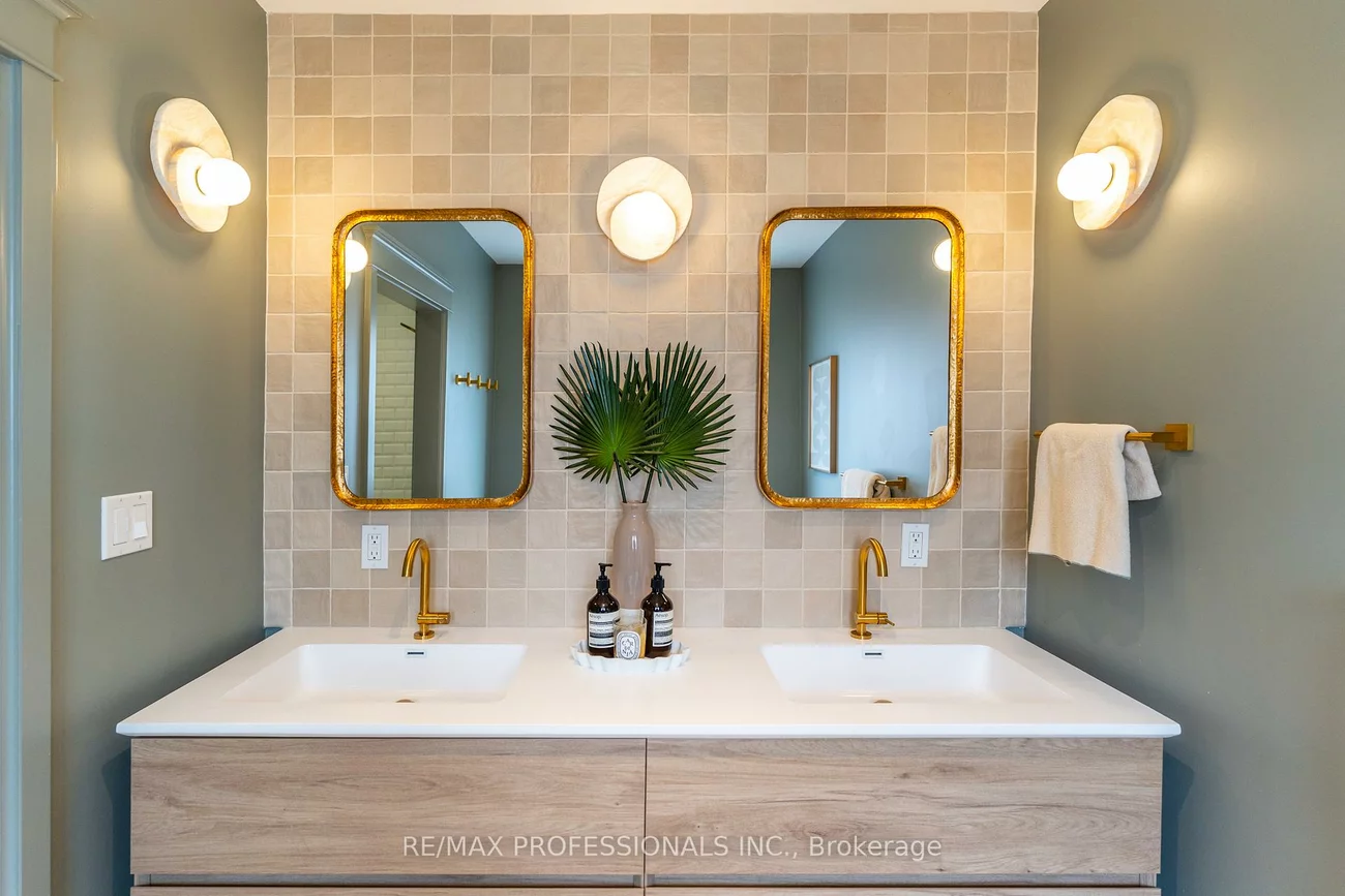 1326, Stanbury, 1020 - WO West, Oakville