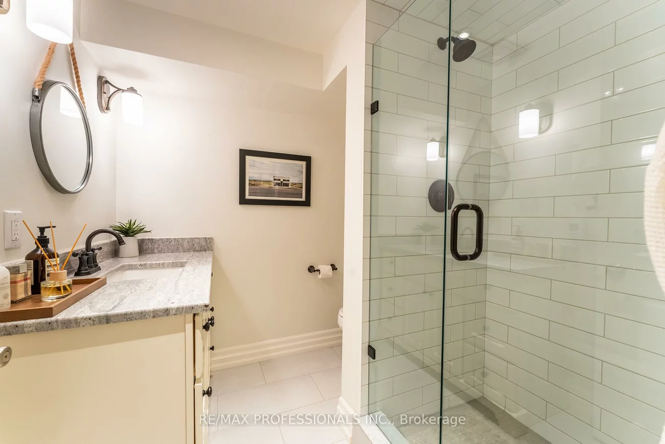 1326, Stanbury, 1020 - WO West, Oakville