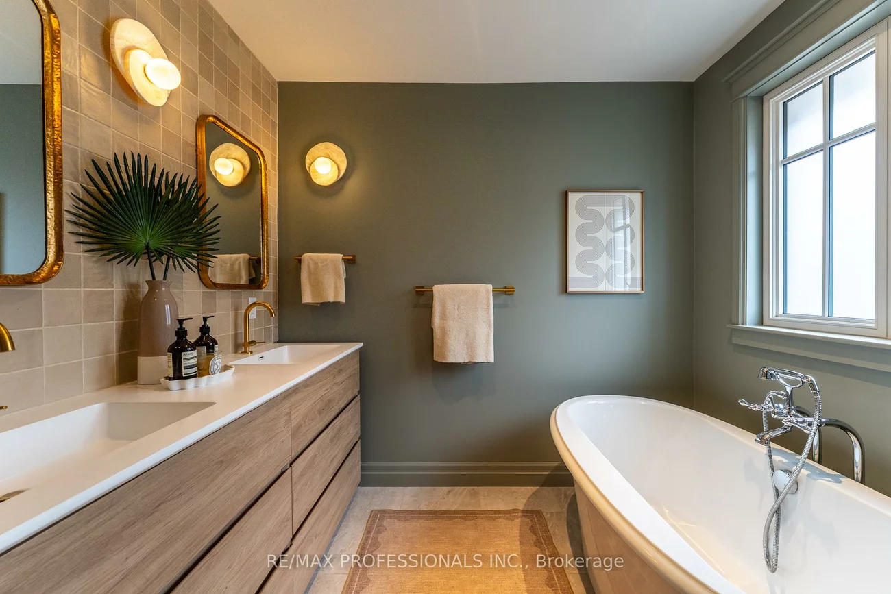1326, Stanbury, 1020 - WO West, Oakville