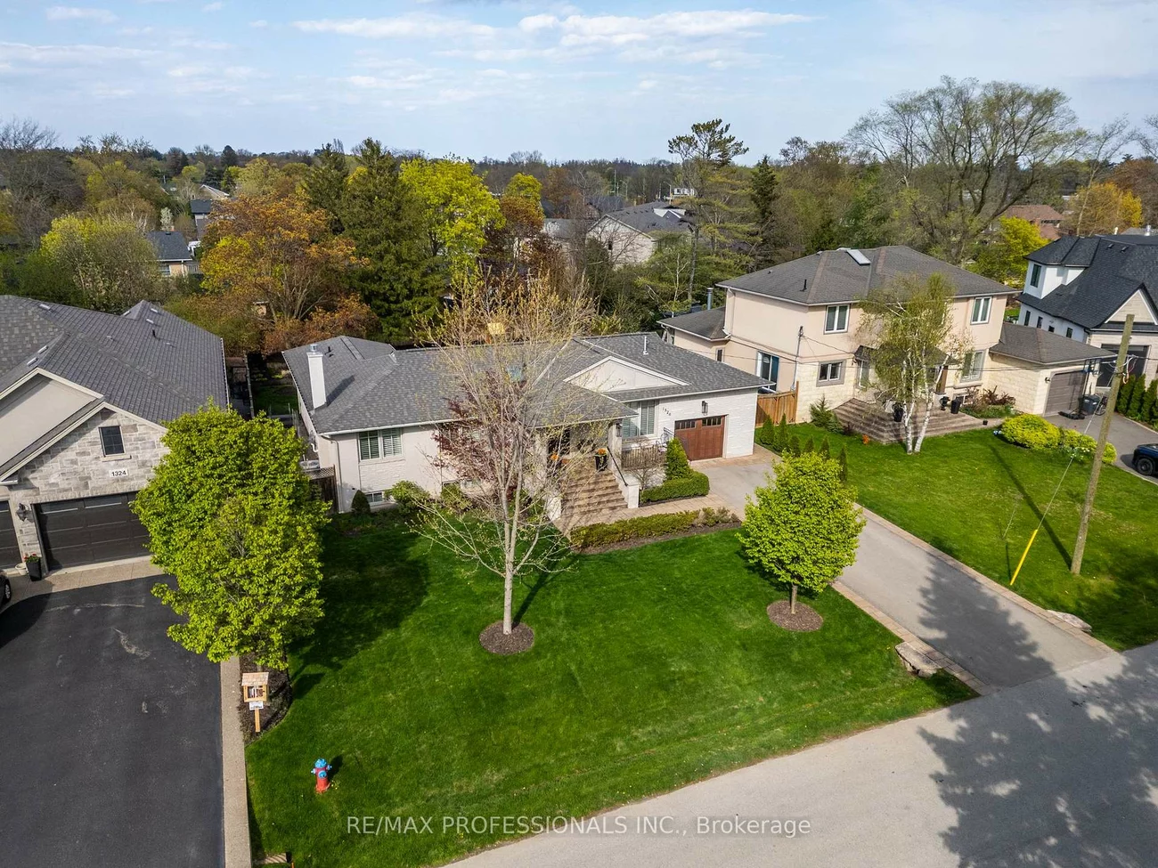 1326, Stanbury, 1020 - WO West, Oakville