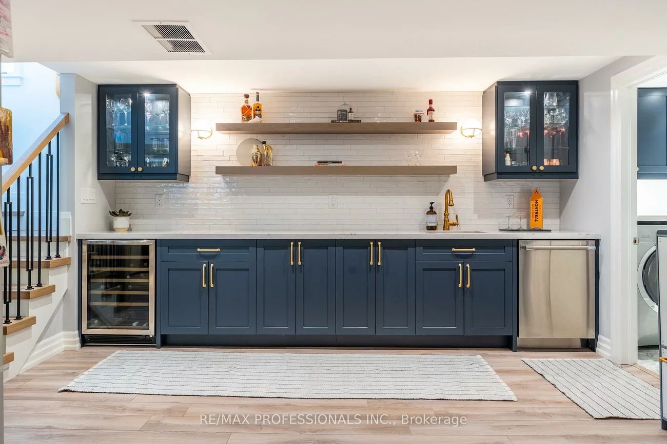 1326, Stanbury, 1020 - WO West, Oakville