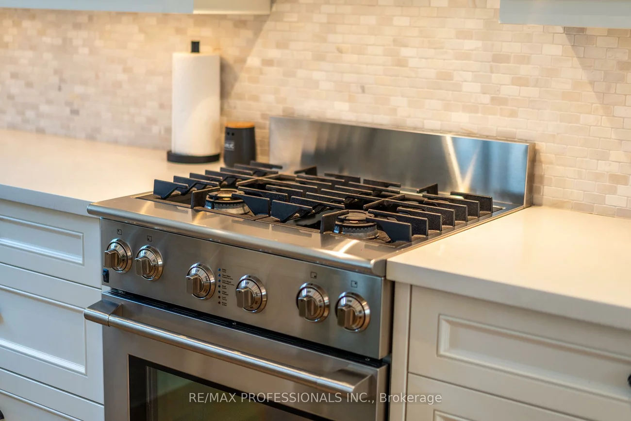 1326, Stanbury, 1020 - WO West, Oakville