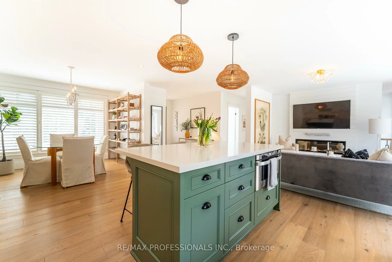 1326, Stanbury, 1020 - WO West, Oakville