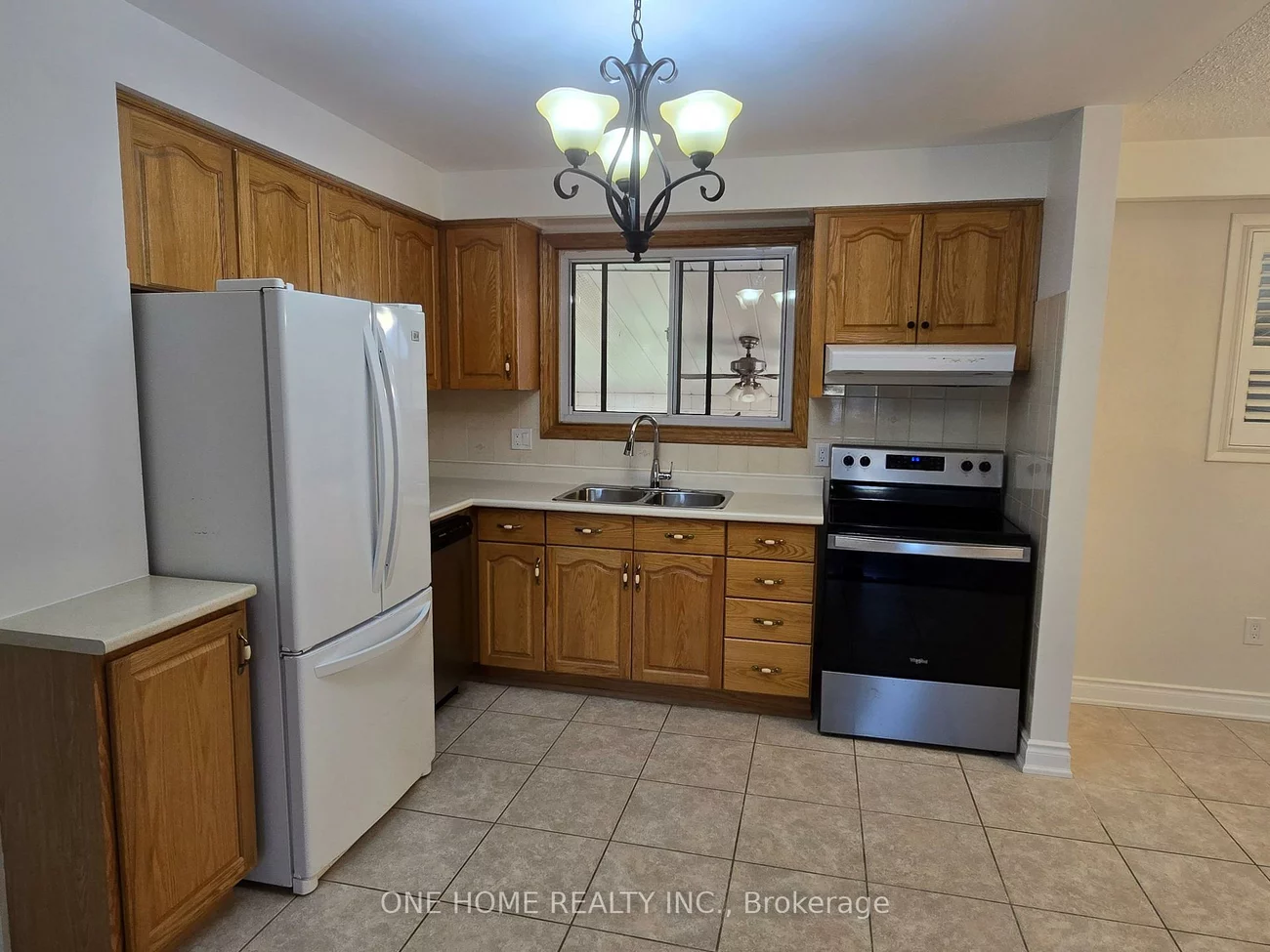 223, Elmwood, 1002 - CO Central, Oakville