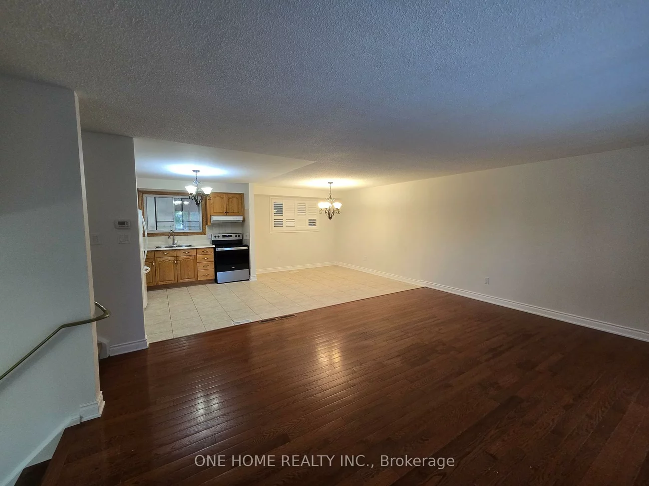 223, Elmwood, 1002 - CO Central, Oakville