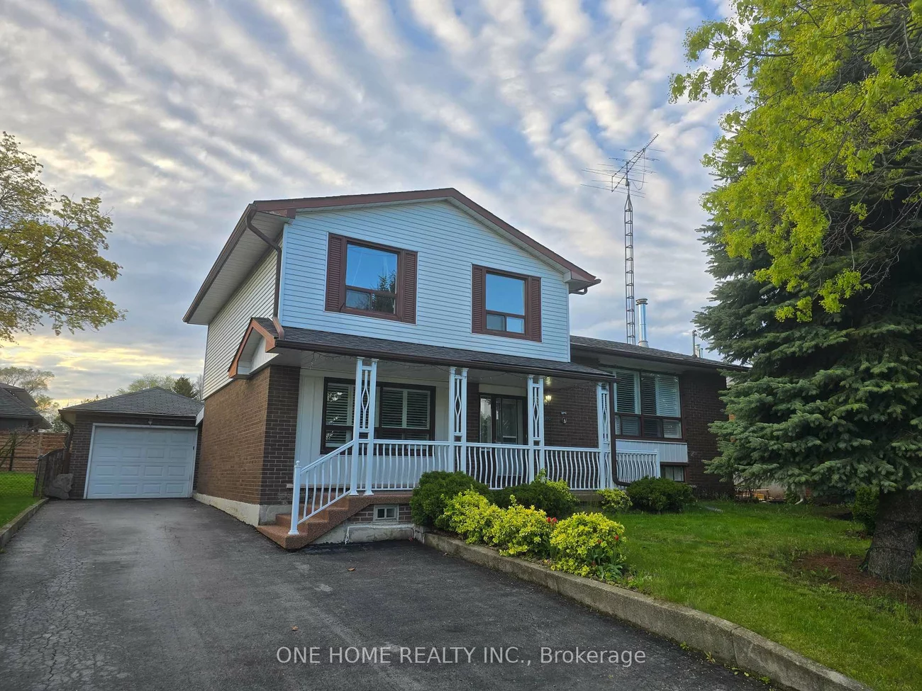 223, Elmwood, 1002 - CO Central, Oakville