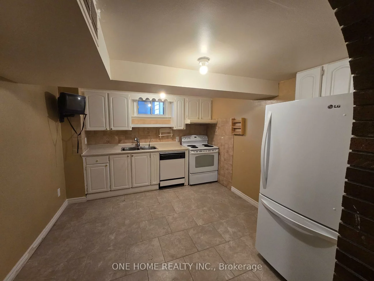 223, Elmwood, 1002 - CO Central, Oakville
