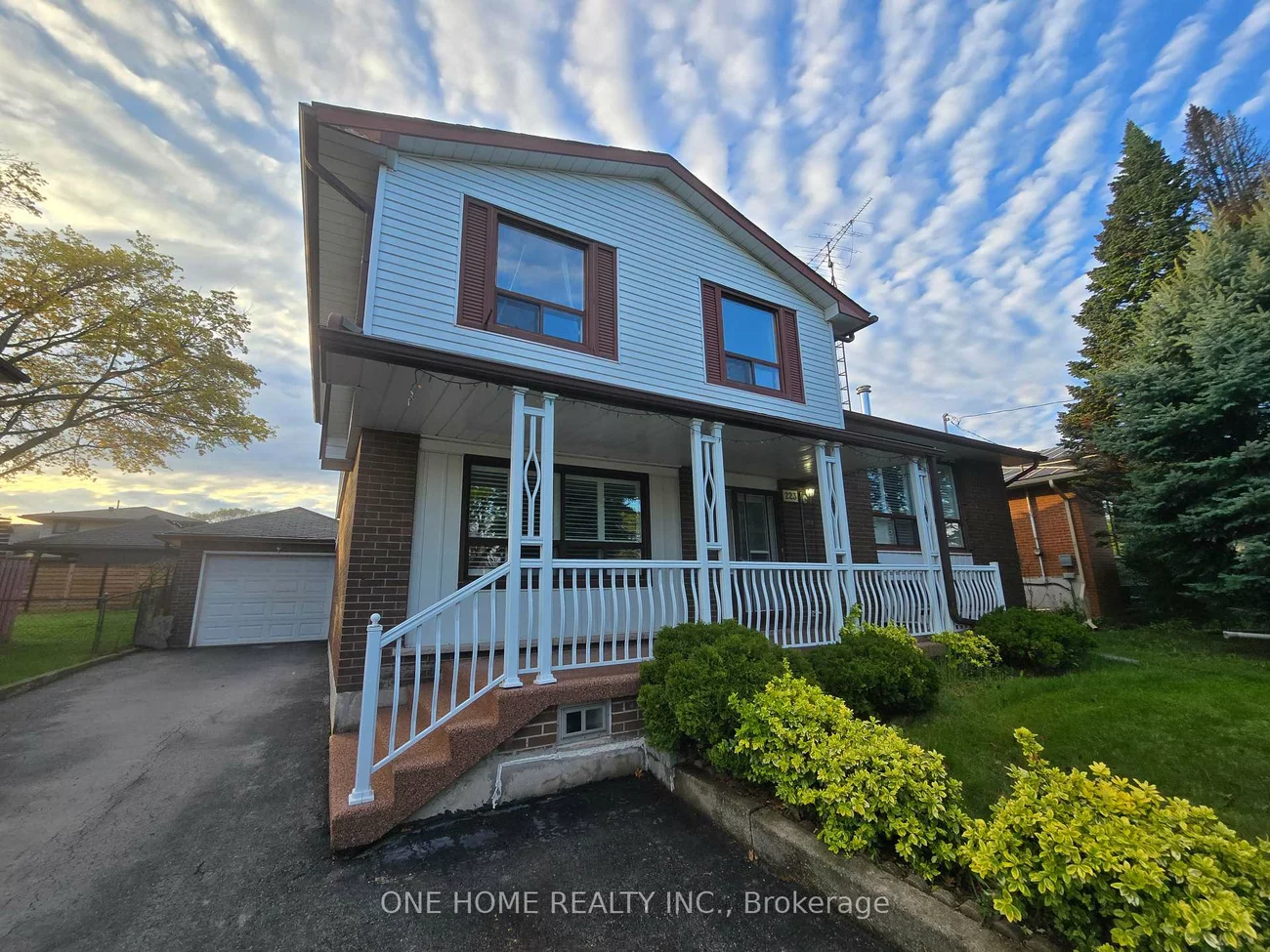 223, Elmwood, 1002 - CO Central, Oakville