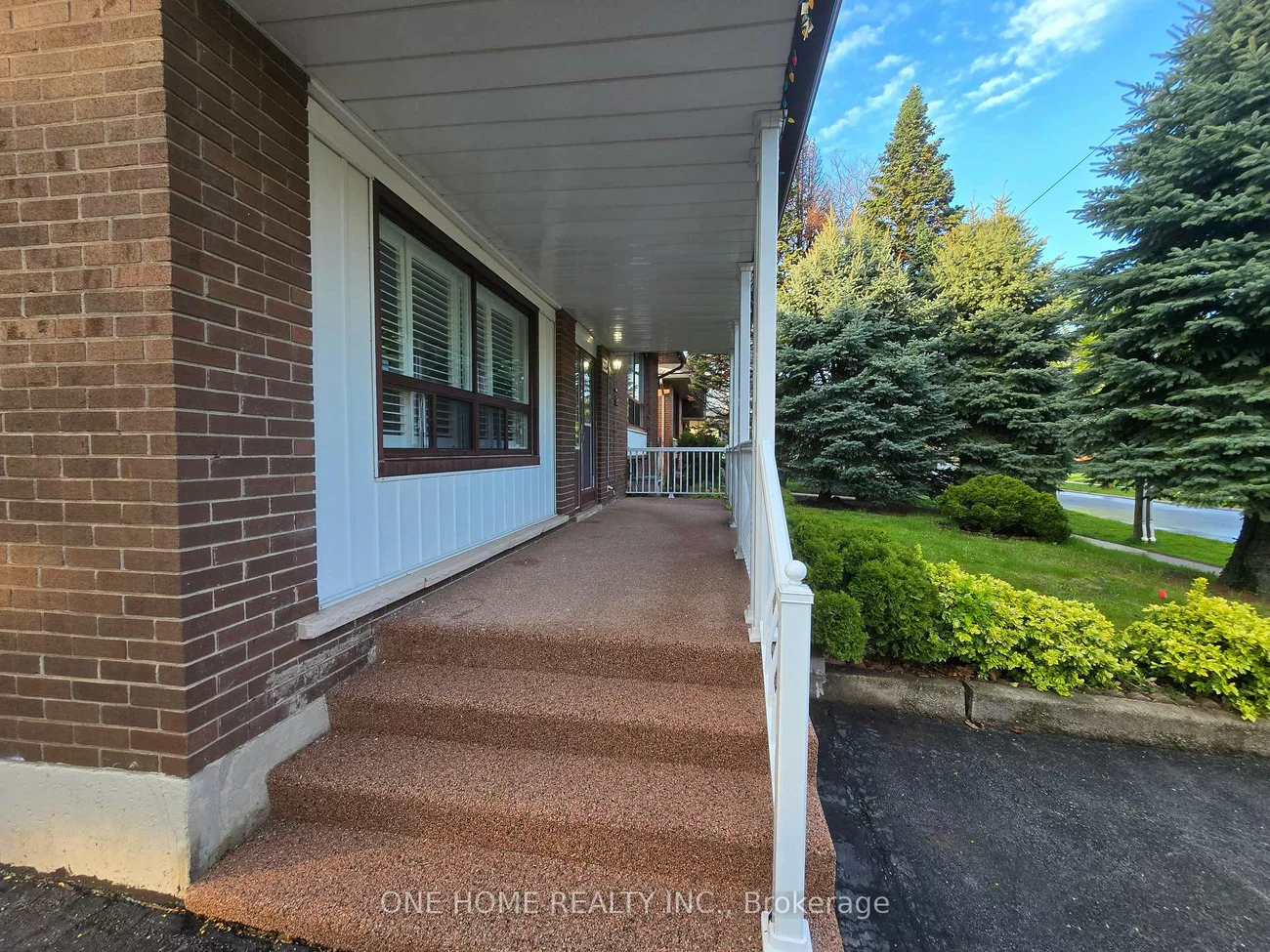223, Elmwood, 1002 - CO Central, Oakville
