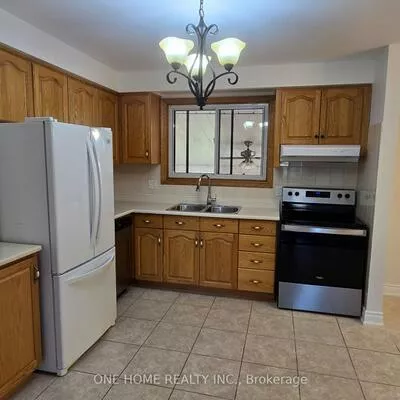223, Elmwood, 1002 - CO Central, Oakville