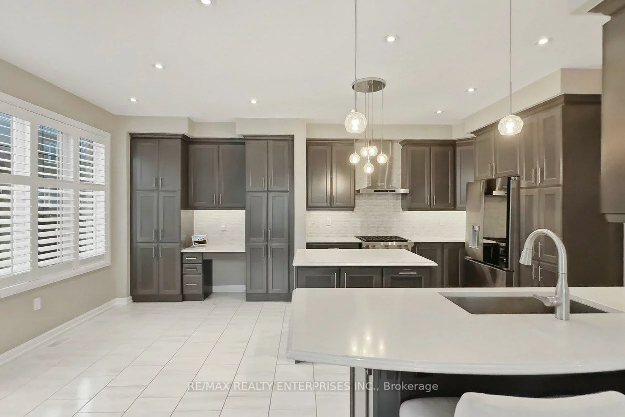 355, Wisteria, 1008 - GO Glenorchy, Oakville