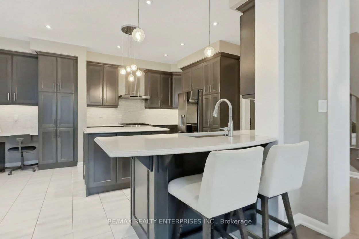 355, Wisteria, 1008 - GO Glenorchy, Oakville