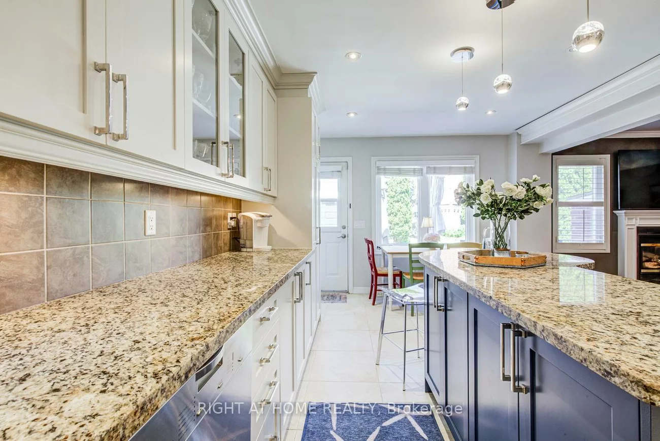 241, Lexington, 1015 - RO River Oaks, Oakville