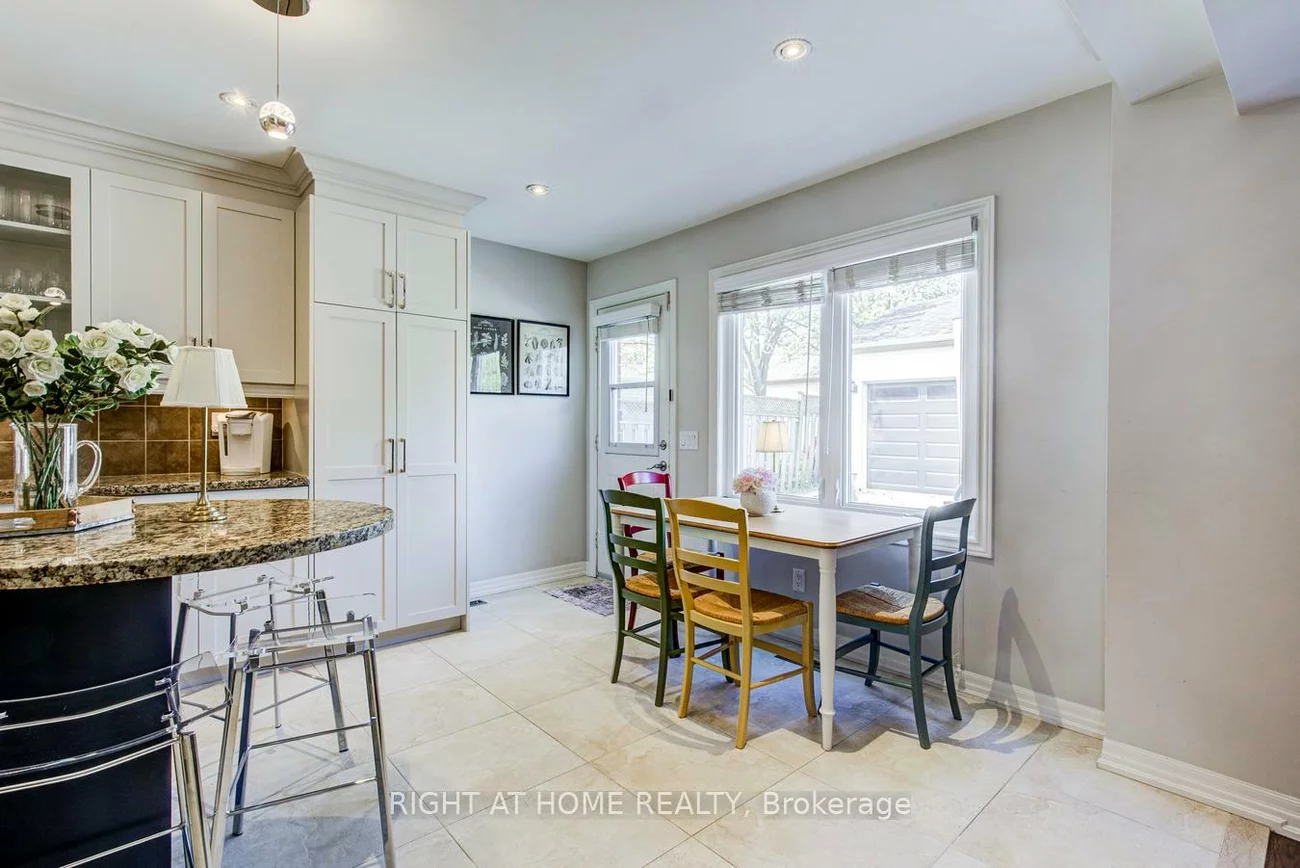 241, Lexington, 1015 - RO River Oaks, Oakville