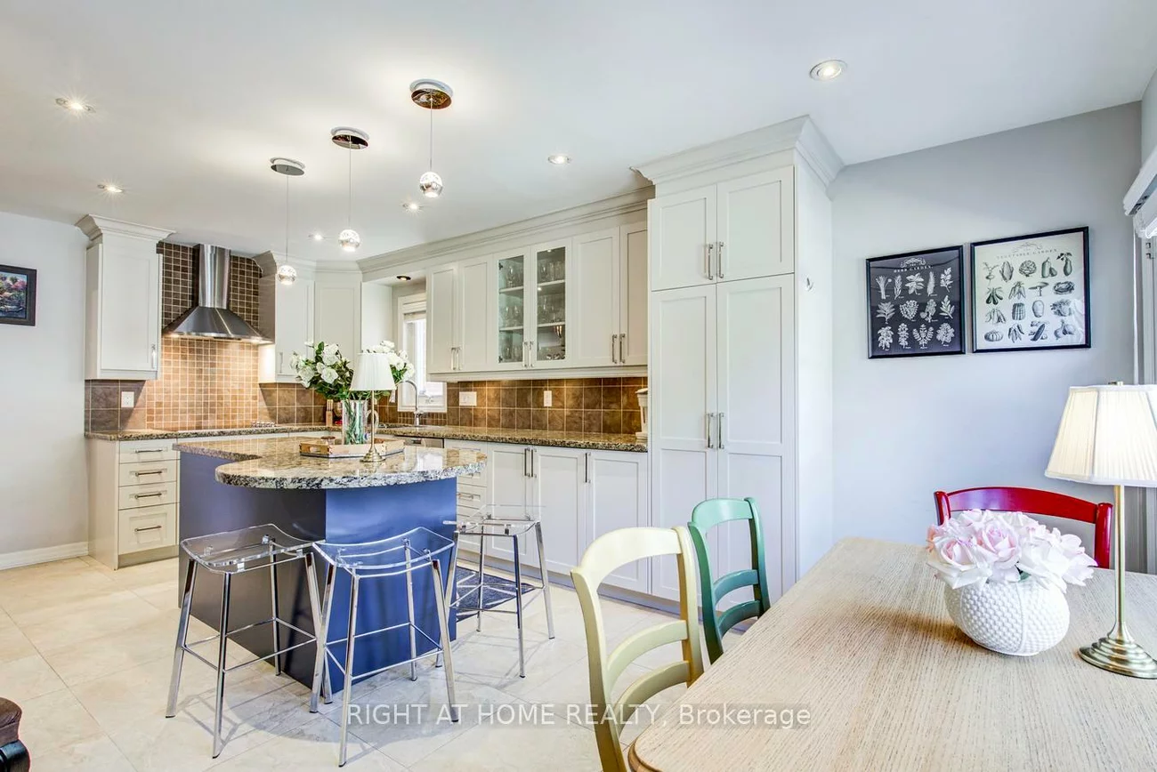 241, Lexington, 1015 - RO River Oaks, Oakville