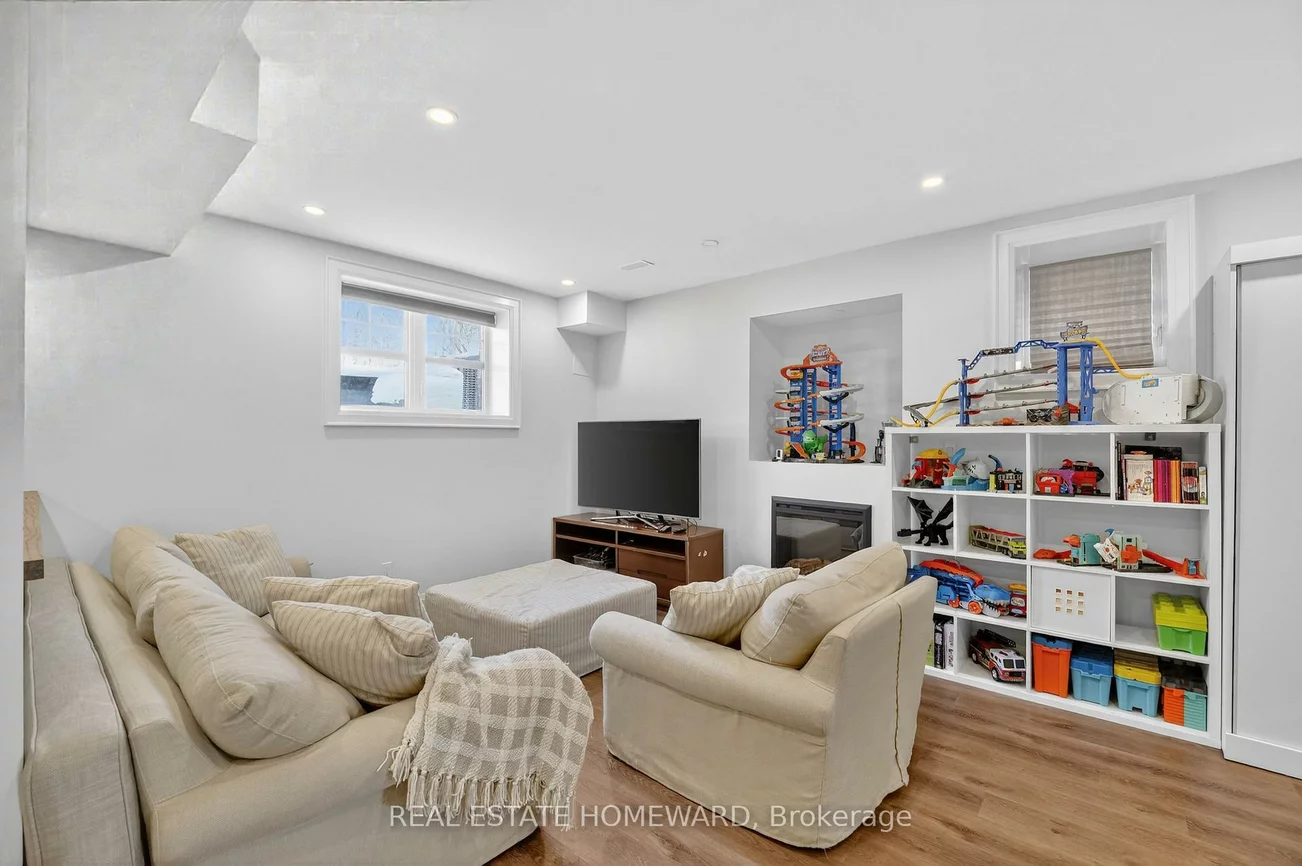 3329, Vernon Powell, 1008 - GO Glenorchy, Oakville