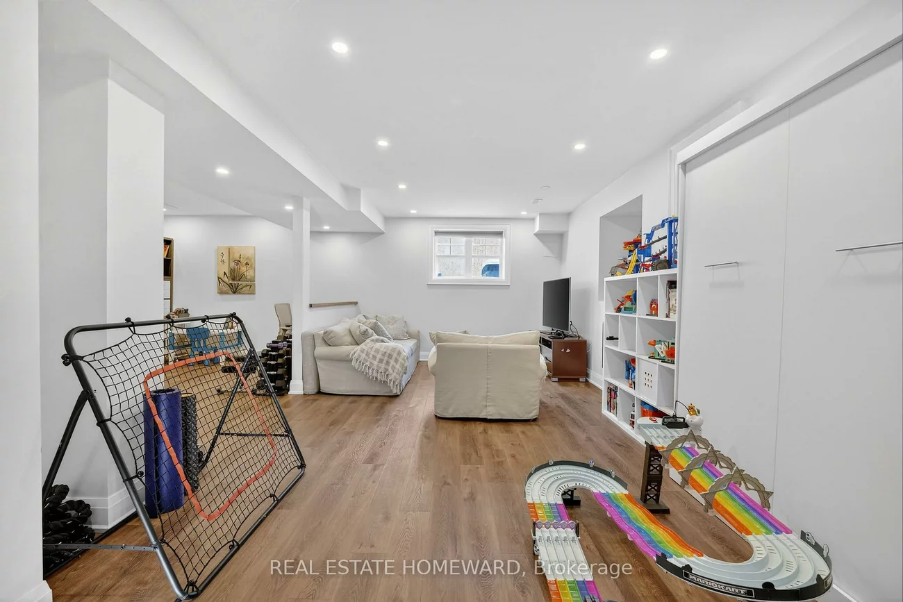 3329, Vernon Powell, 1008 - GO Glenorchy, Oakville
