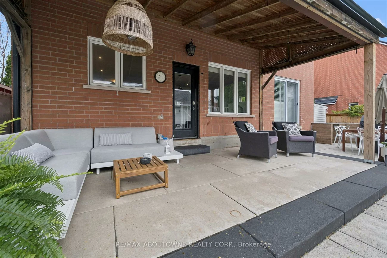 2500, Sixth, 1015 - RO River Oaks, Oakville