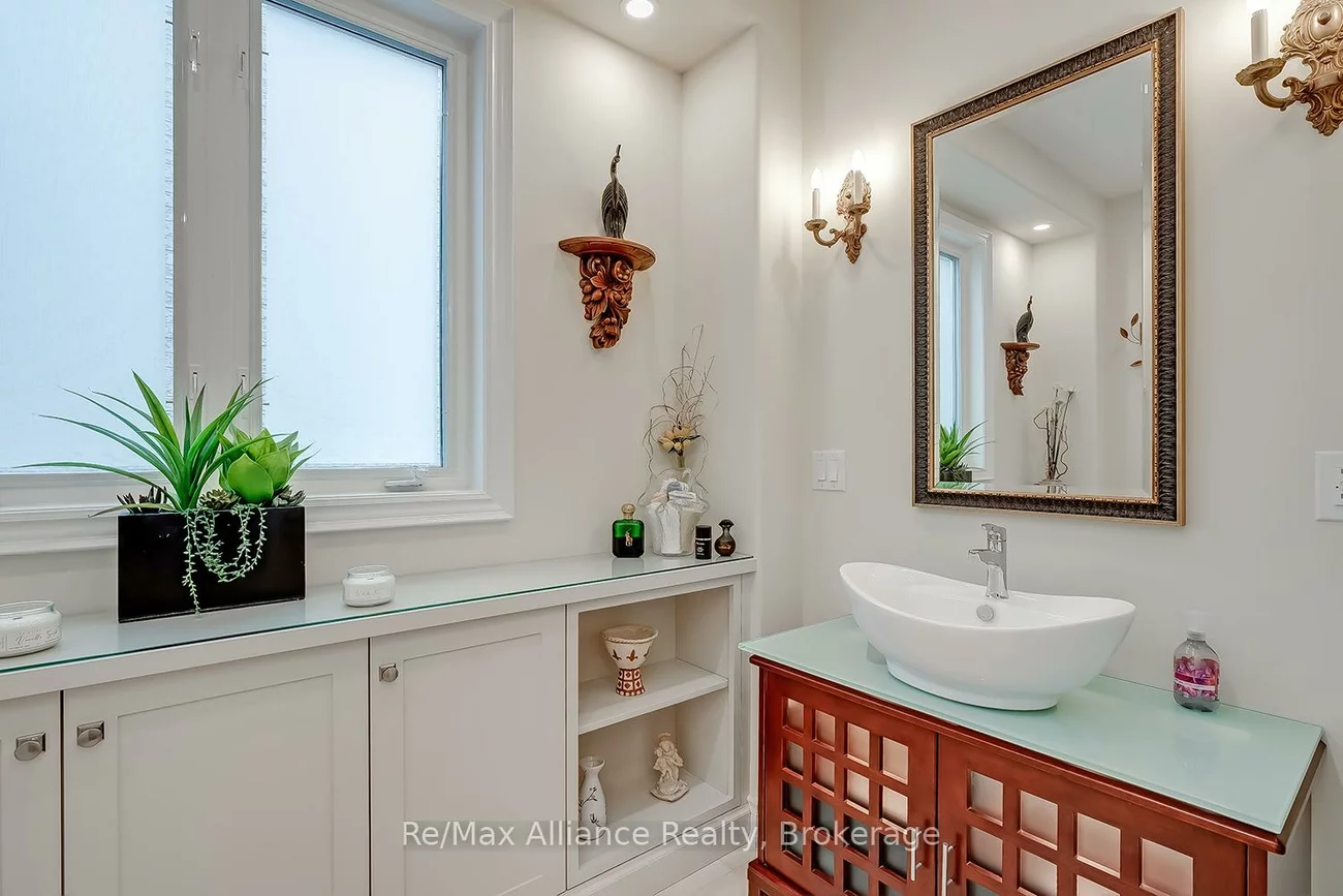 203, Burloak, 1001 - BR Bronte, Oakville