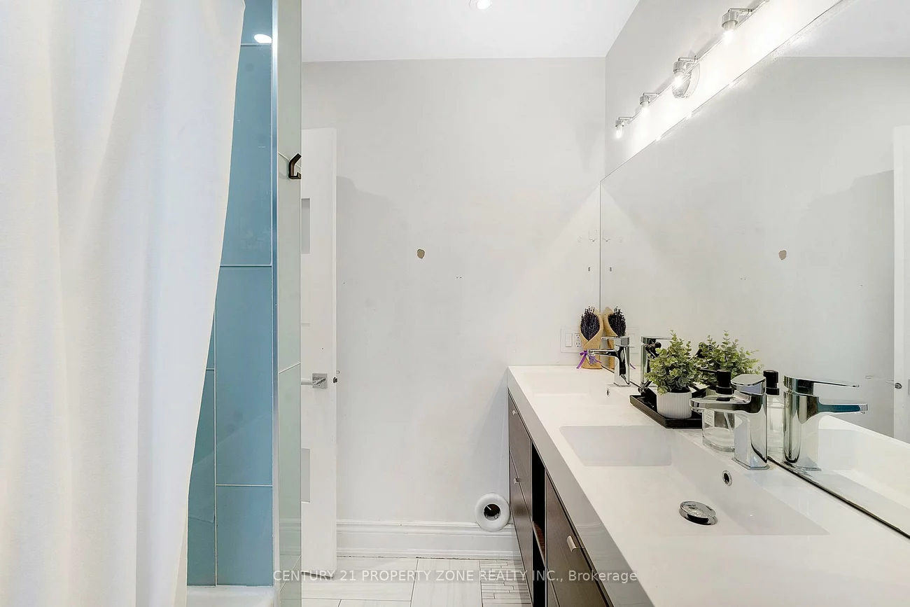 547, Pinegrove, 1020 - WO West, Oakville