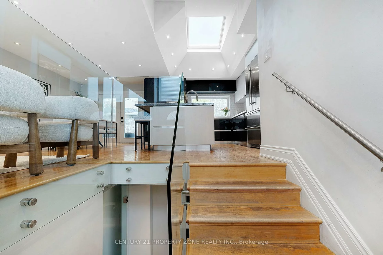 547, Pinegrove, 1020 - WO West, Oakville