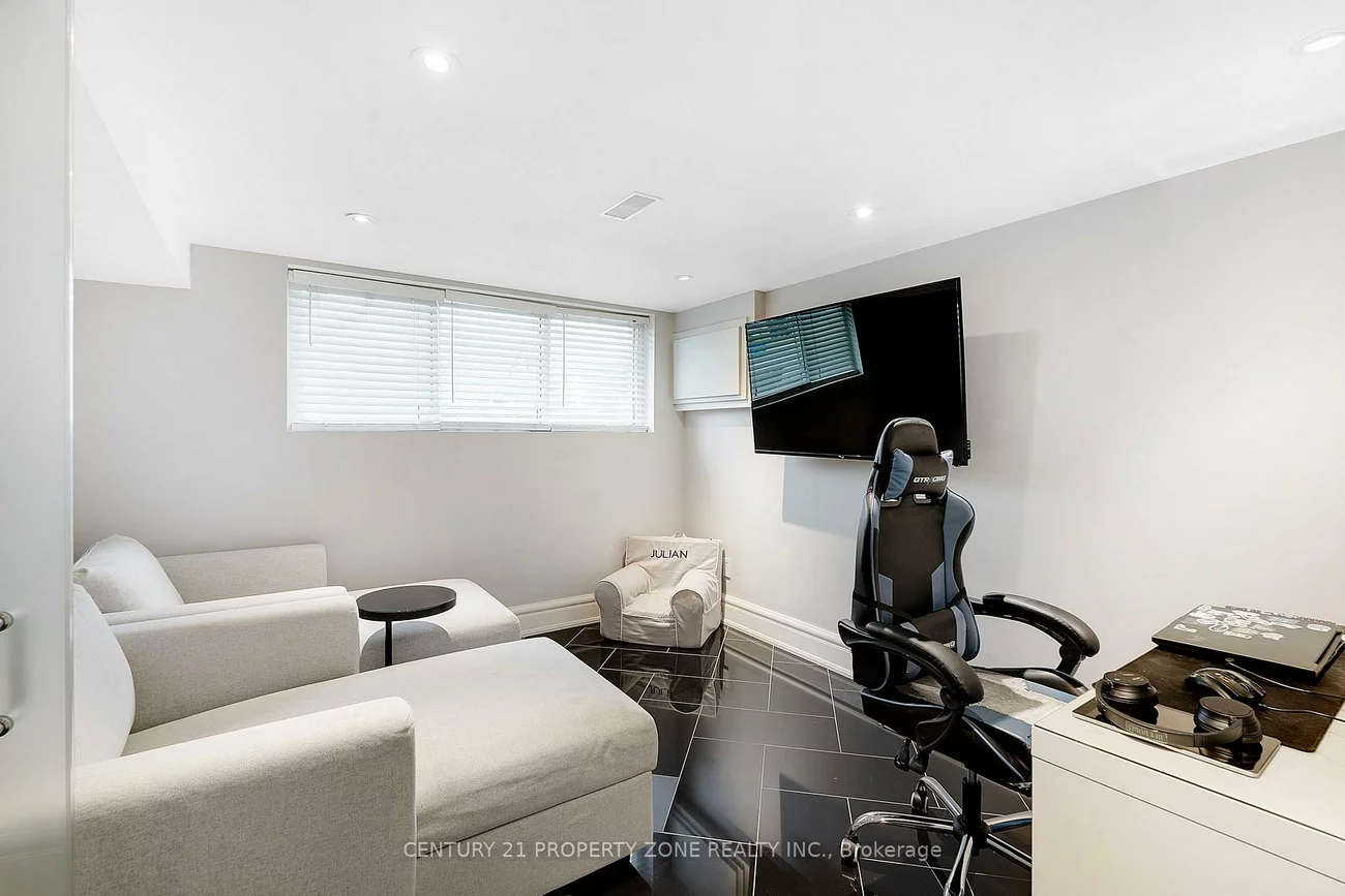 547, Pinegrove, 1020 - WO West, Oakville