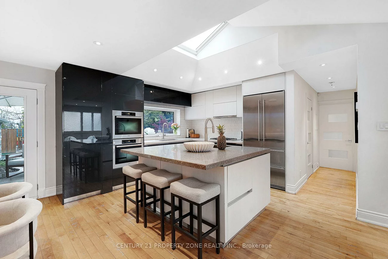 547, Pinegrove, 1020 - WO West, Oakville