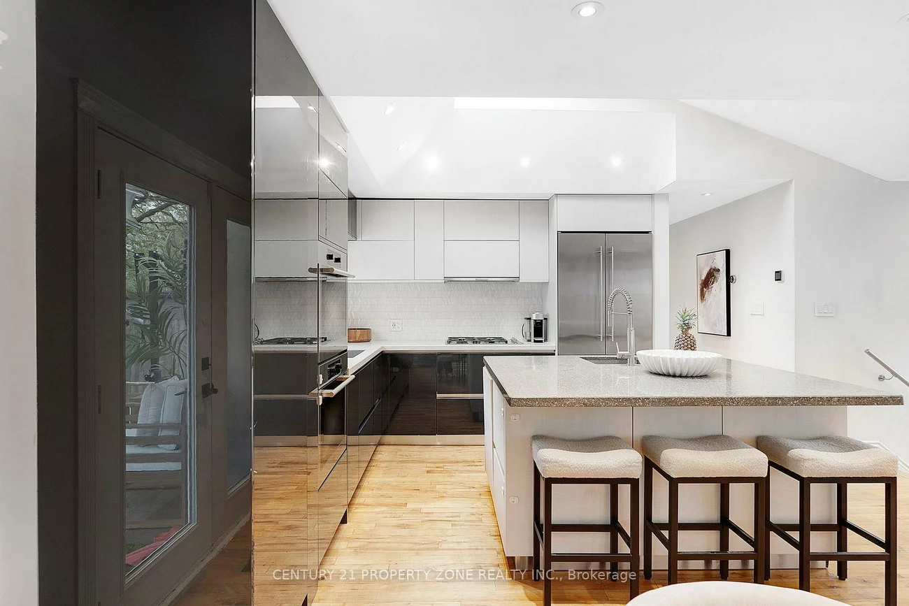 547, Pinegrove, 1020 - WO West, Oakville