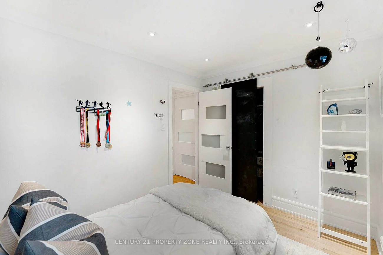 547, Pinegrove, 1020 - WO West, Oakville