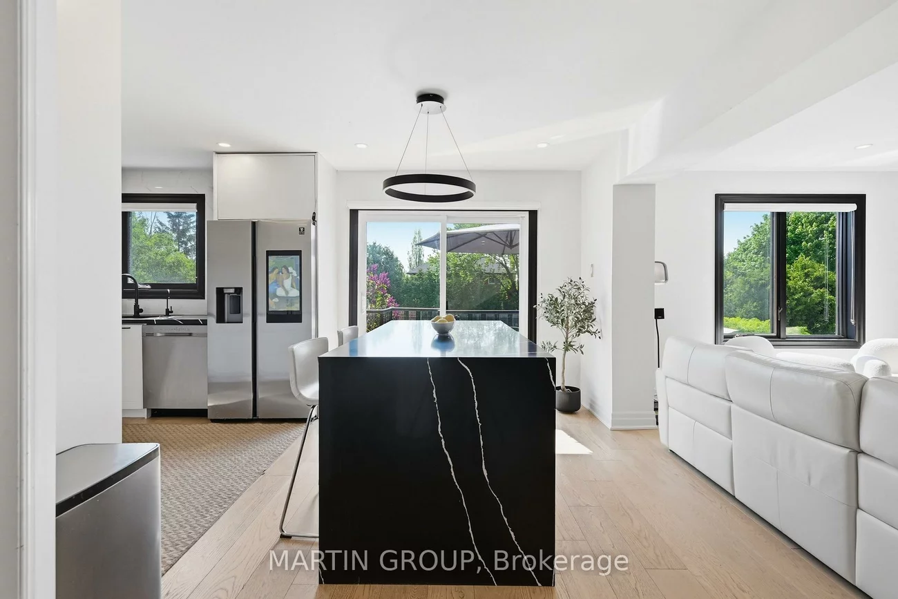 376, Carrier, 1015 - RO River Oaks, Oakville