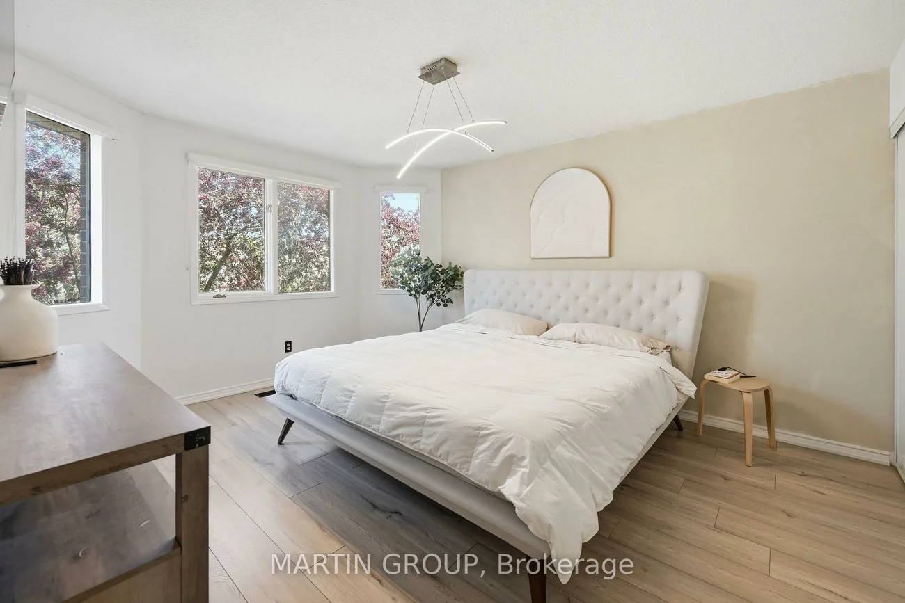 376, Carrier, 1015 - RO River Oaks, Oakville