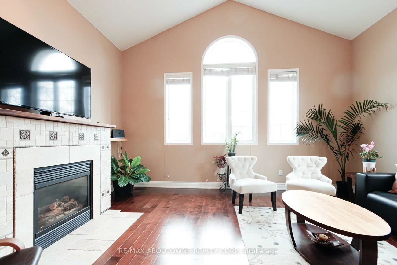 2216, NORFOLK, 1015 - RO River Oaks, Oakville