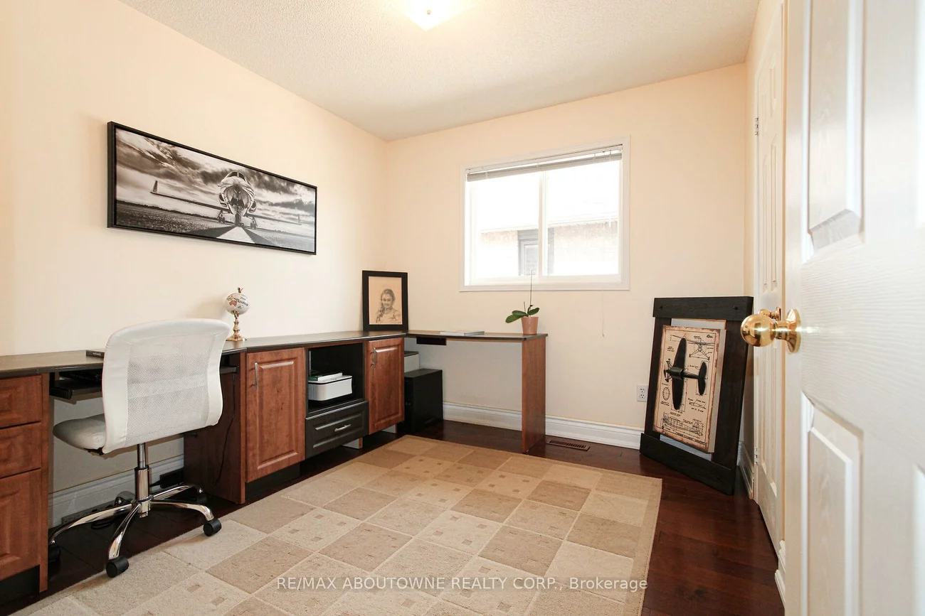 2216, NORFOLK, 1015 - RO River Oaks, Oakville
