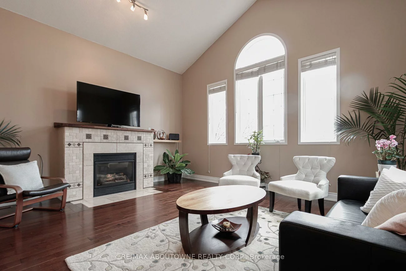 2216, NORFOLK, 1015 - RO River Oaks, Oakville