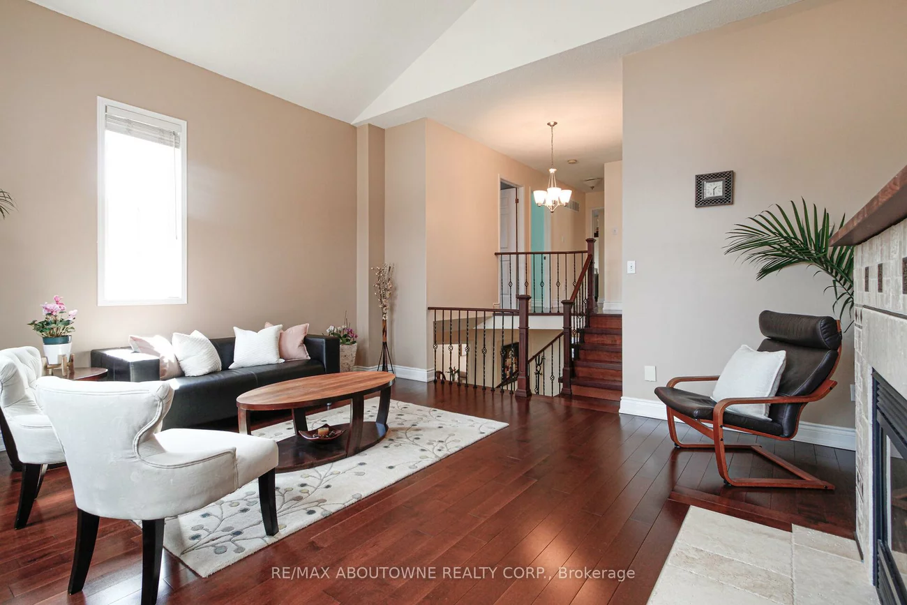 2216, NORFOLK, 1015 - RO River Oaks, Oakville