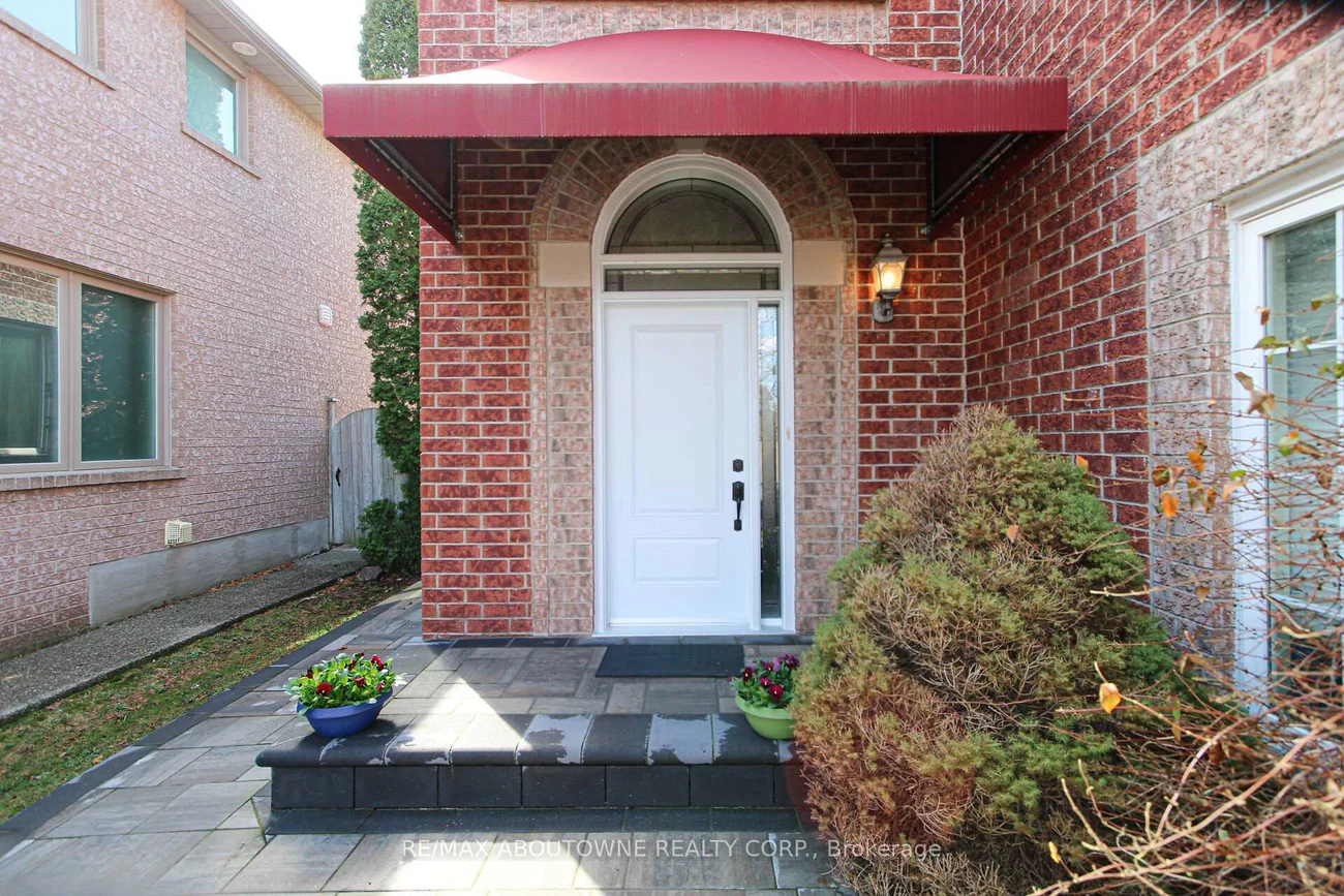 2216, NORFOLK, 1015 - RO River Oaks, Oakville
