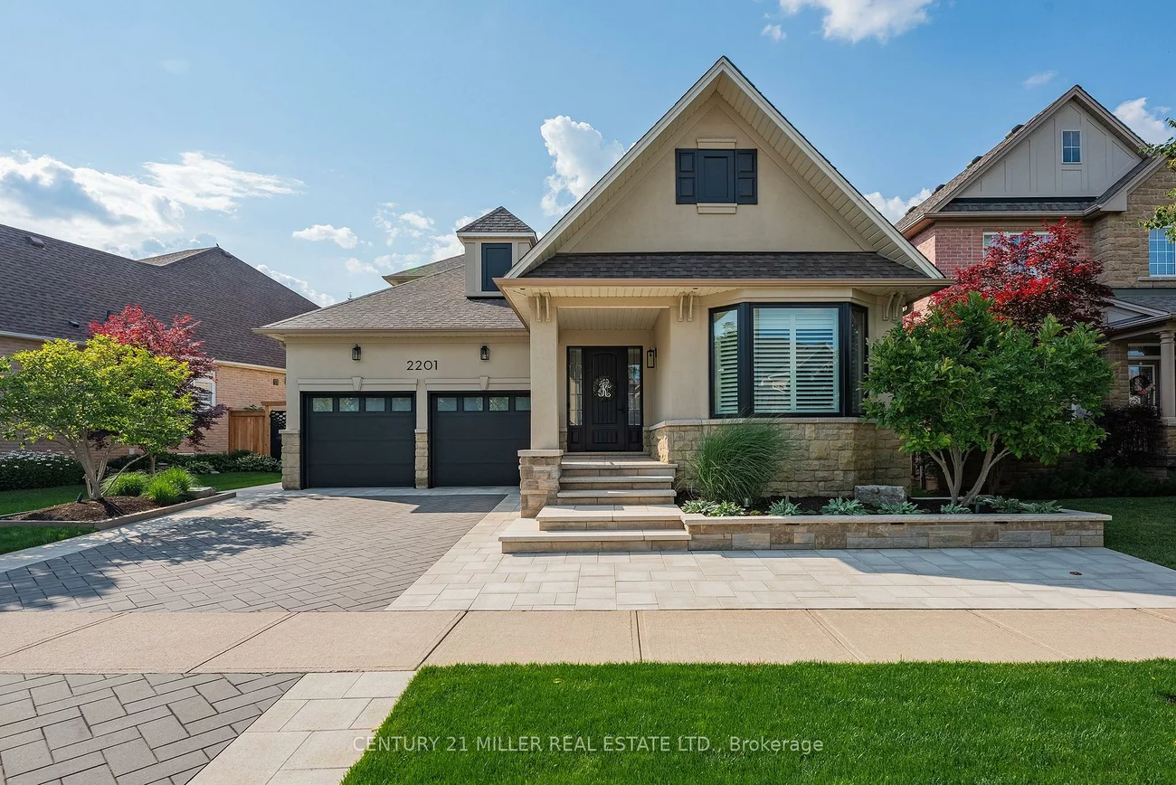 2201, Rochester, 1000 - BC Bronte Creek, Oakville