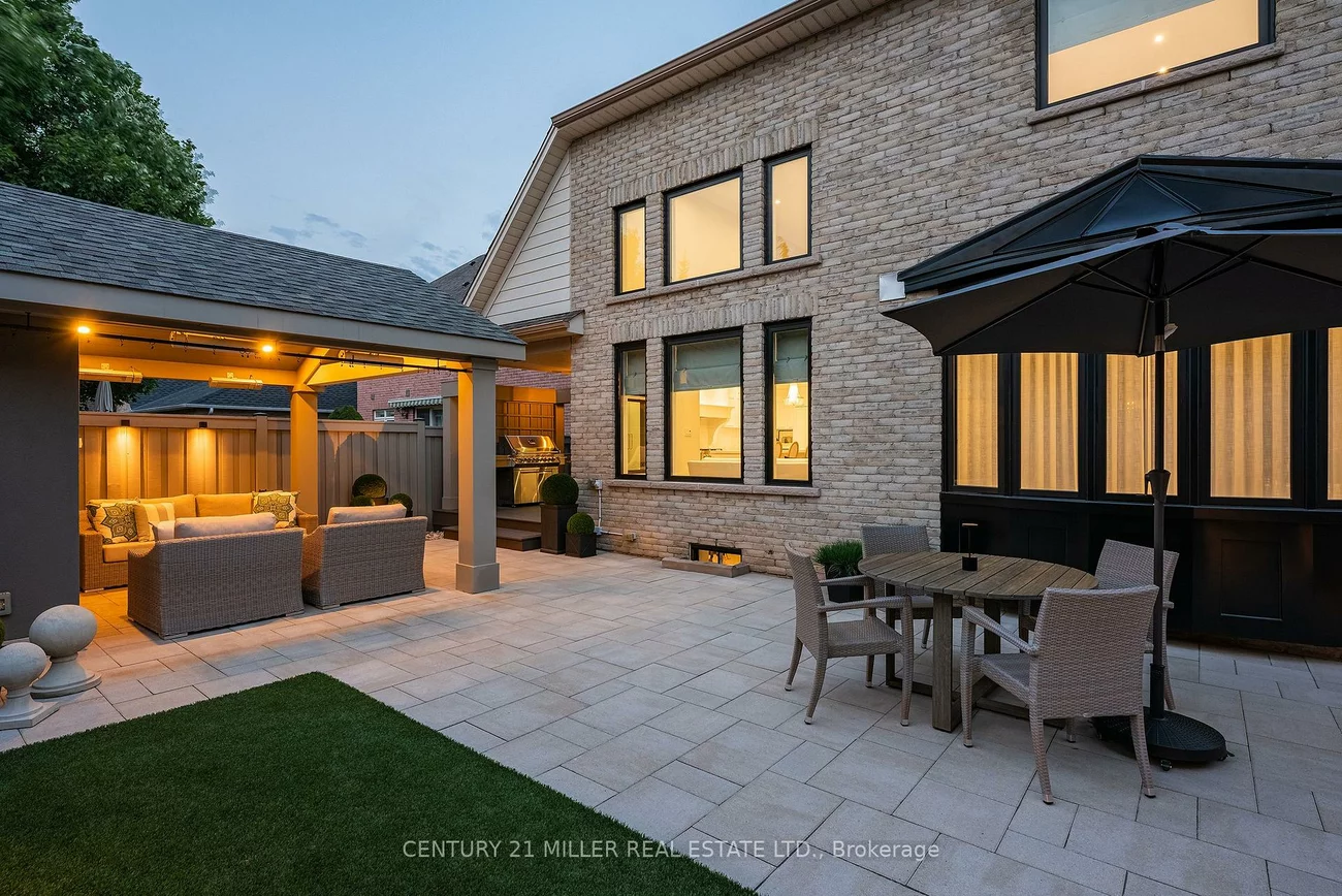 2201, Rochester, 1000 - BC Bronte Creek, Oakville