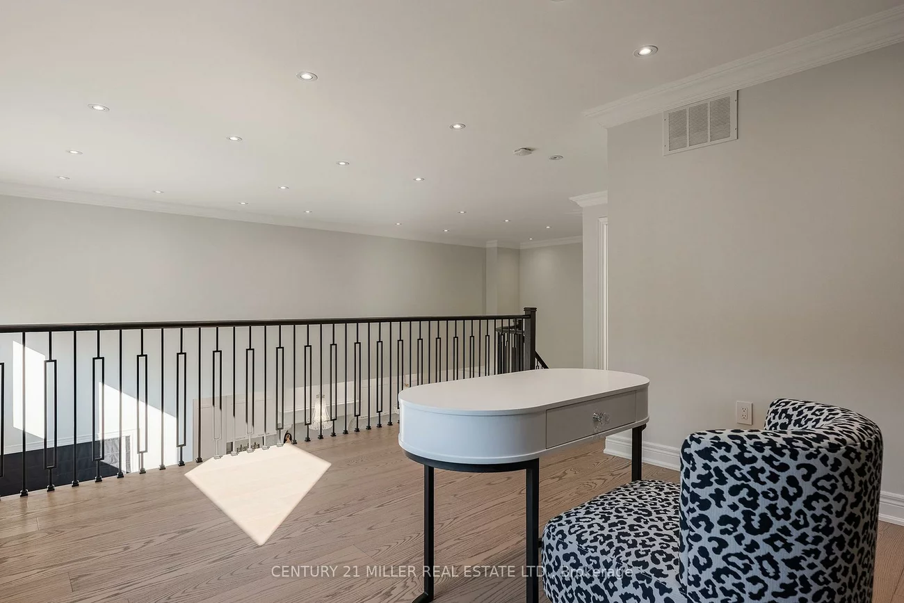 2201, Rochester, 1000 - BC Bronte Creek, Oakville