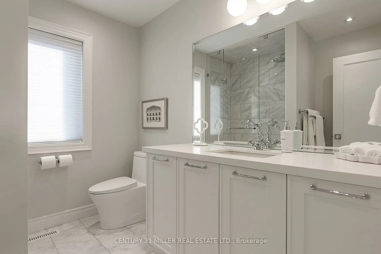 2201, Rochester, 1000 - BC Bronte Creek, Oakville