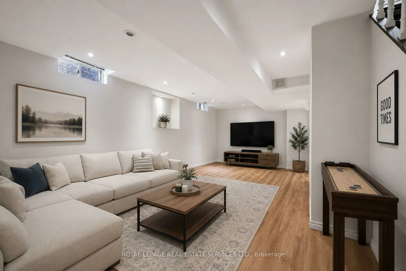 1493, Derby County, 1022 - WT West Oak Trails, Oakville