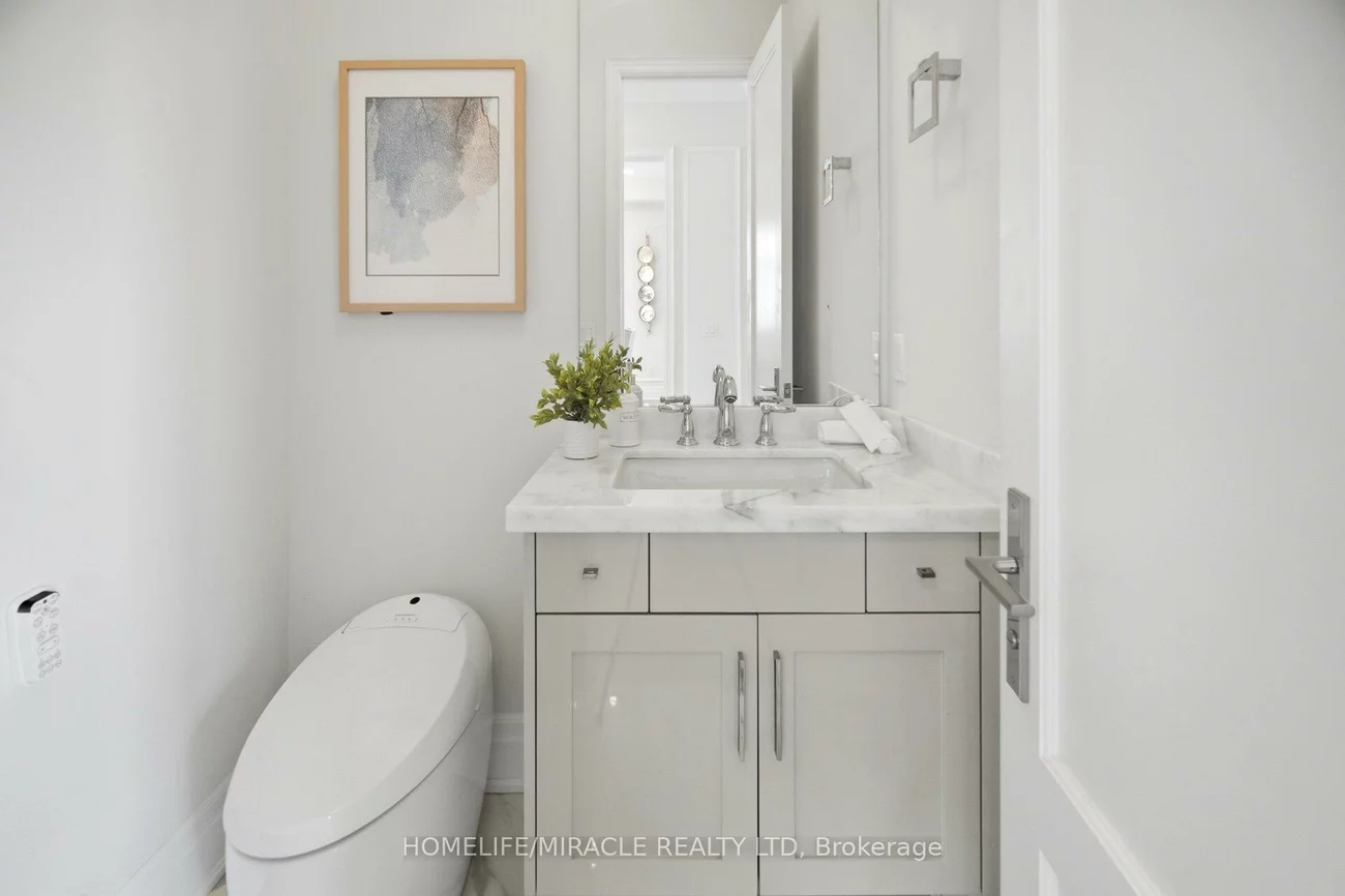 225, Prince George, 1017 - SW Southwest, Oakville