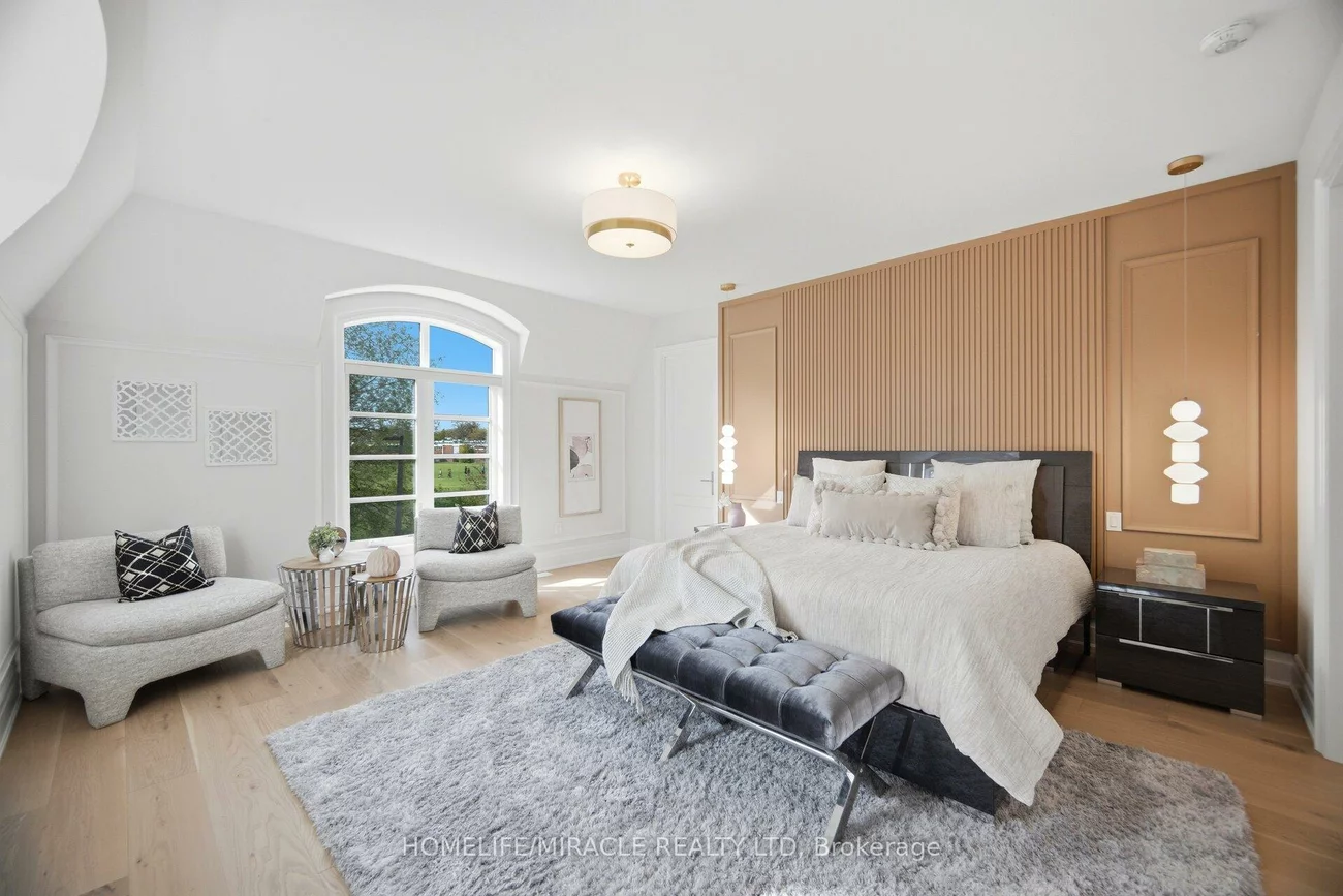 225, Prince George, 1017 - SW Southwest, Oakville