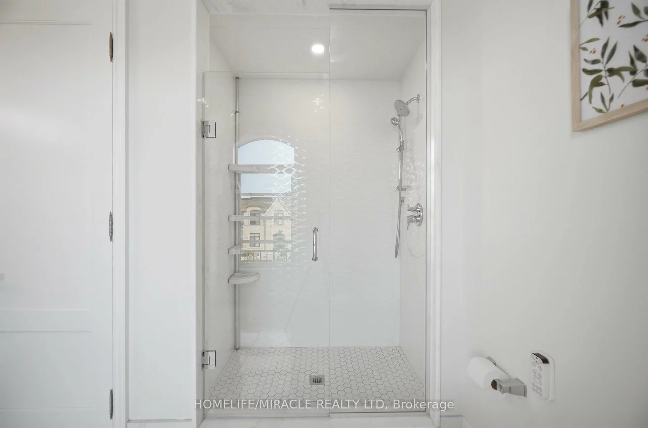 225, Prince George, 1017 - SW Southwest, Oakville
