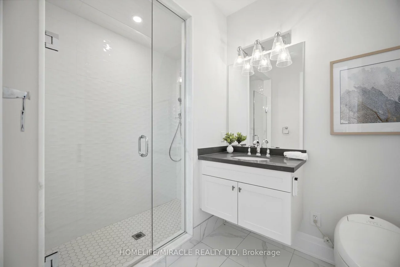 225, Prince George, 1017 - SW Southwest, Oakville