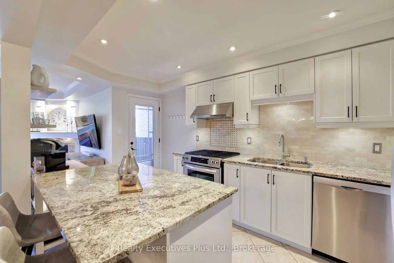 2009, Erika, 1019 - WM Westmount, Oakville